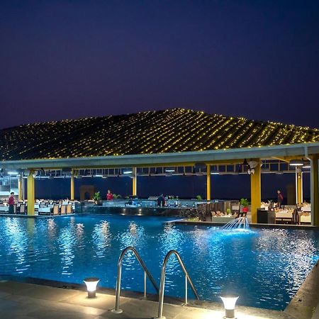 The Gold Beach Resort Daman Kültér fotó