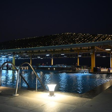 The Gold Beach Resort Daman Kültér fotó