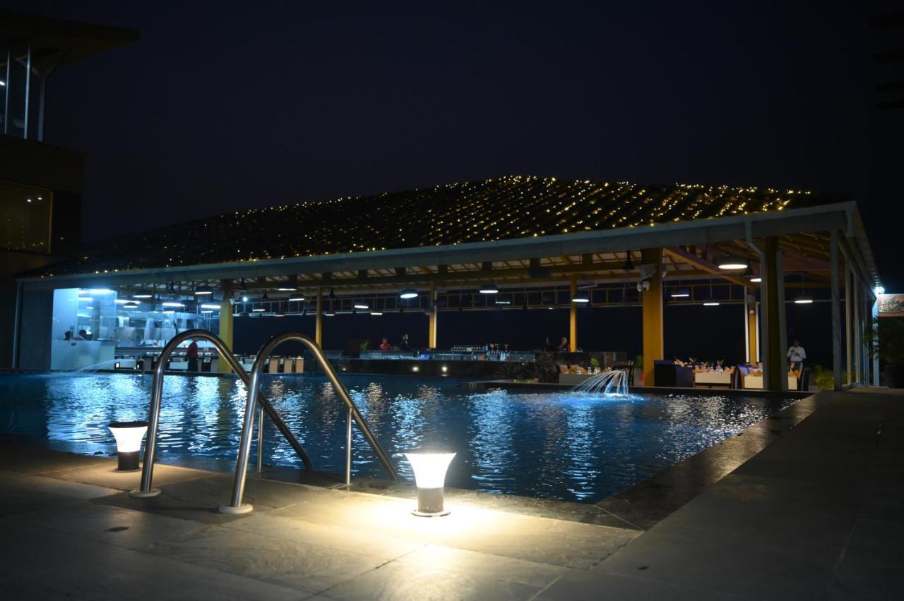 The Gold Beach Resort Daman Kültér fotó