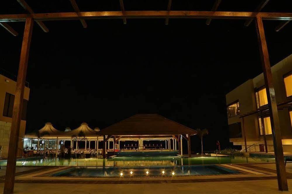 The Gold Beach Resort Daman Kültér fotó