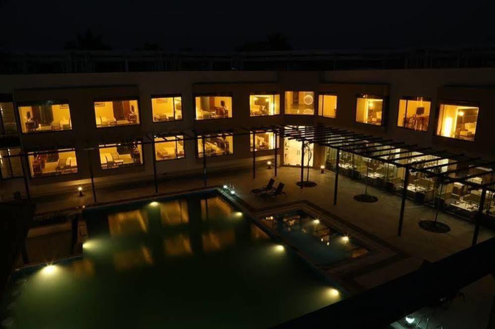 The Gold Beach Resort Daman Kültér fotó