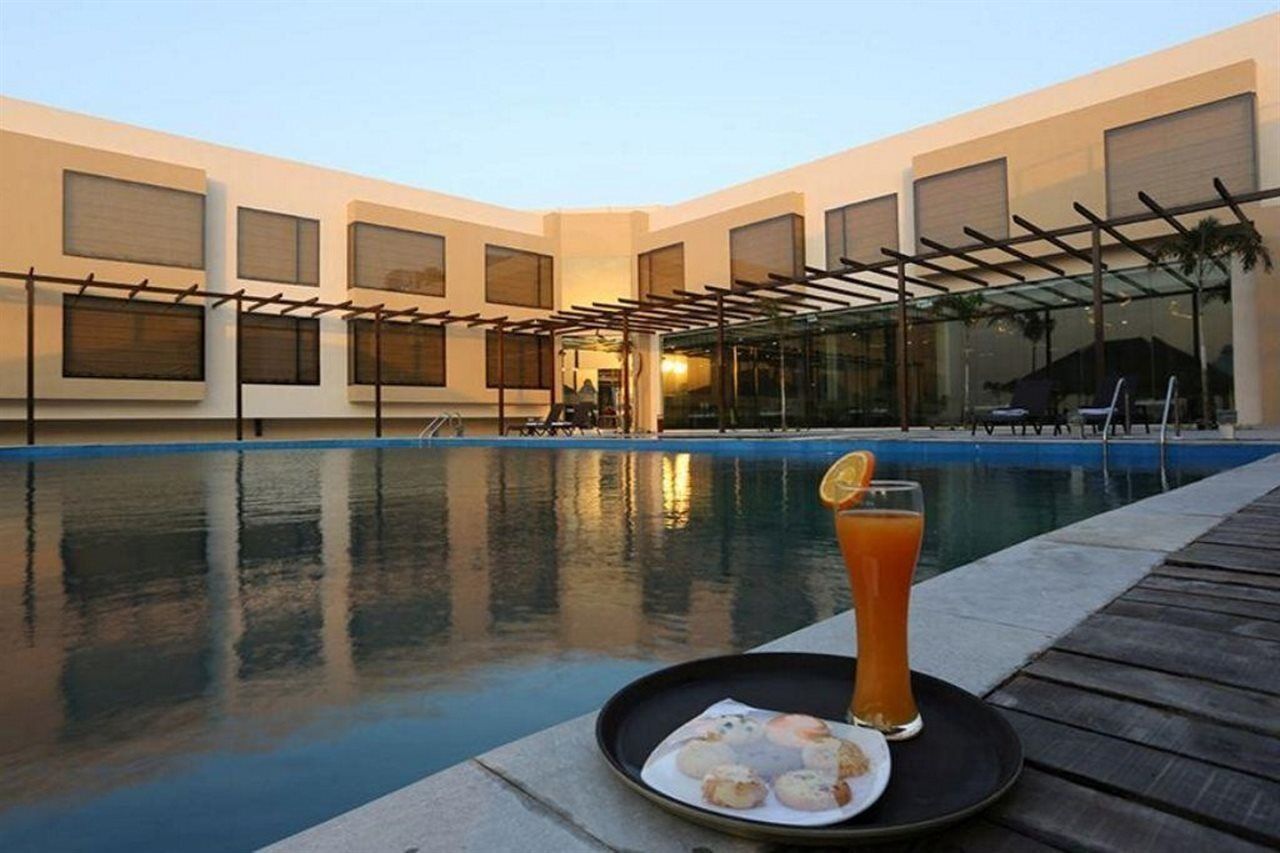 The Gold Beach Resort Daman Kültér fotó