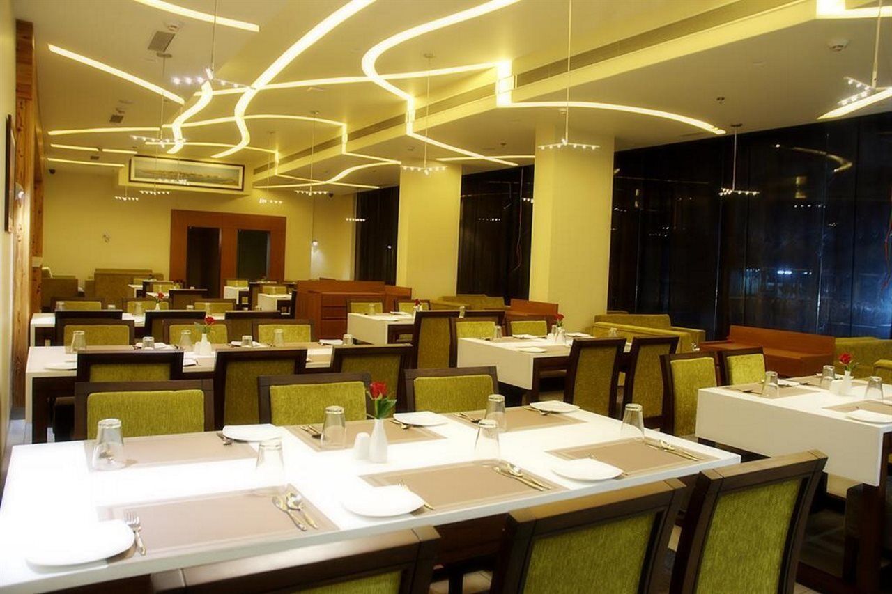 The Gold Beach Resort Daman Kültér fotó