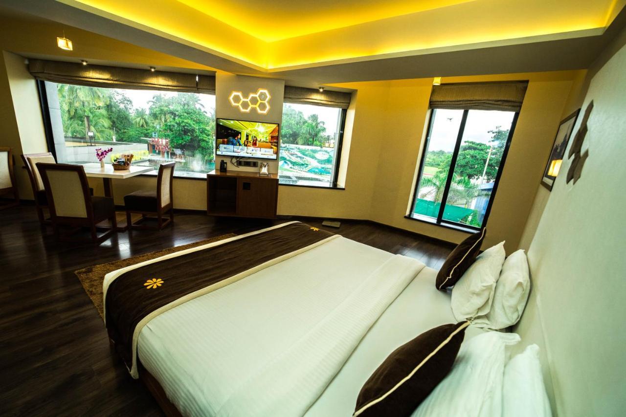 The Gold Beach Resort Daman Kültér fotó