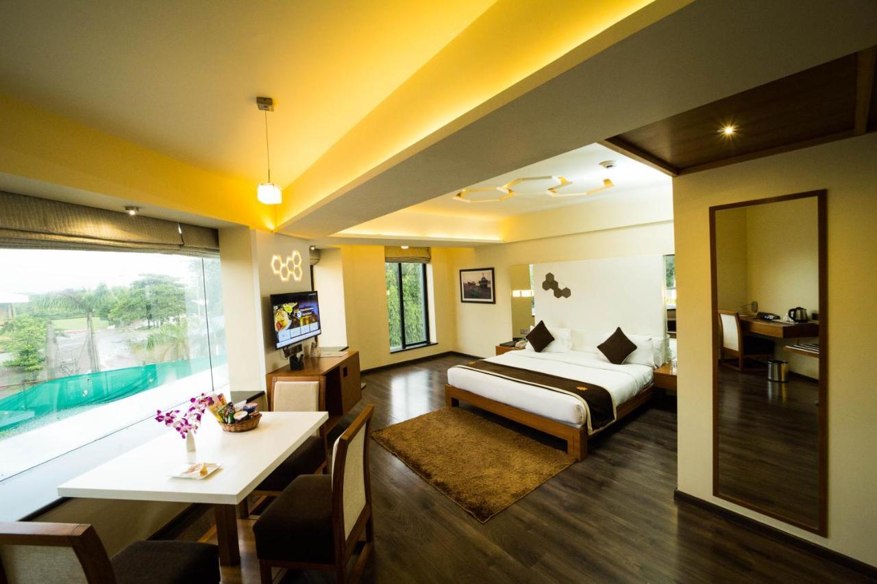 The Gold Beach Resort Daman Kültér fotó